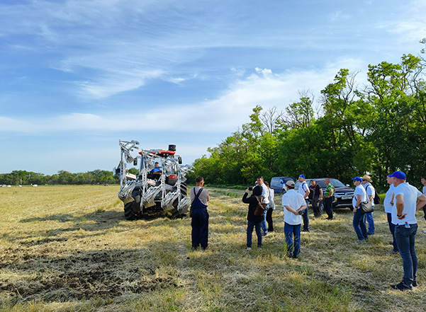 近年來(lái)鏵式犁的結(jié)構(gòu)特點(diǎn)和發(fā)展趨勢(shì) 近年來(lái)鏵式犁的結(jié)構(gòu)特點(diǎn)和發(fā)展趨勢(shì)